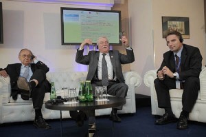 1272541580_dni_mediow_panel_1_walesa2_800