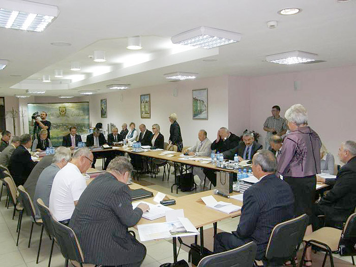 Sesja Rady Miasta Lubań w piwnicy sukiennic – 04 październik 2011 rok (fot. T. Bernacki)