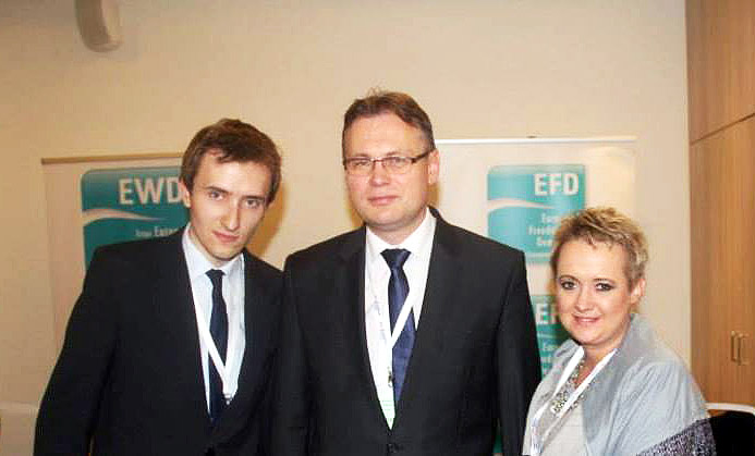 Od lewej: Łukasz Przysucha szef Klubu Młodych Solidarnej Polski w regionie dolnośląskim, Arkadiusz Mularczyk szef Klubu Parlamentanego SP i Ewa Gutek- po wyborach