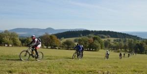 W Powiecie jest wiele dróg rowerowych i szlaków turystycznych