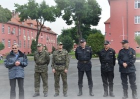 Starosta Walery Czarnecki w czasie wizytacji pododziałów PSP  na terenie OSS SG