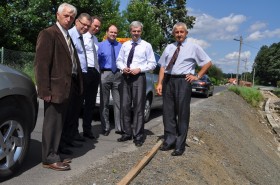 Przedstawiciele EBI w Gm.Leśna wraz z Burmistrzem Janem Surówcem.