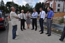 Gm. Olszyna. Wizytatorzy EBI z Burmistrzem Leszkiem Leśko i panią Wiceburmistrz Haliną Białoń.