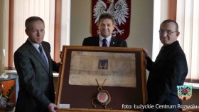 Dr Janusz Gołaszewski, Arkadiusz Słowiński i Adam Baniecki podczas spotkania w Lubaniu