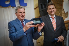 Prezes Michał Turkiewicz z Burmistrzem Arkadiuszem Słowińskim
