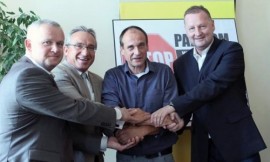 Liderzy "Bezpartyjnych Samorządowców" z Pawłem Kukizem. Drugi od lewej Prezydent Bolesławca Piotr Roman.