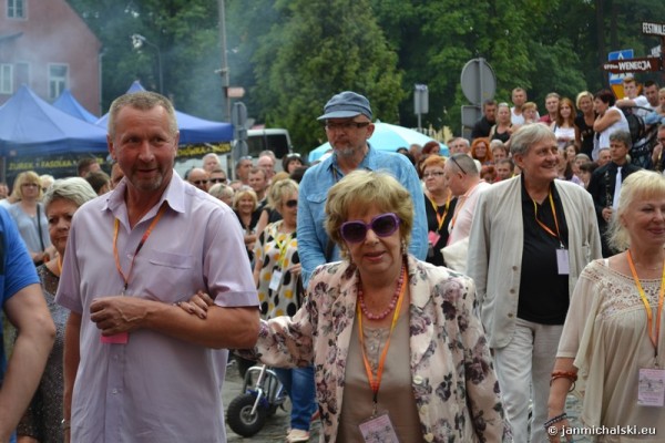 Na pierwszym planie znana polska aktorka Zofia Czerwińska.
