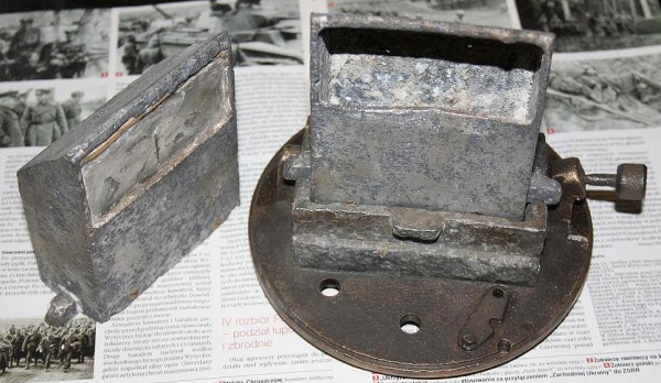 Fragmenty peryskopu czołgu T34/85