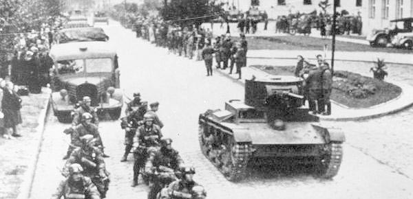 Wspólna parada zwycięstwa wojsk sowieckich i niemieckich w Brześciu