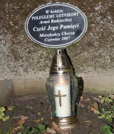 Tabliczka na pomniku