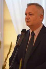 Starosta Bolesławiecki Dariusz Kwaśniewski podczas otwarcia placówki