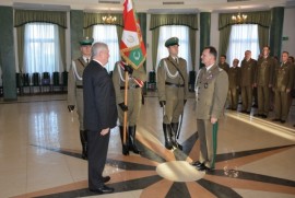 gen. Tracz przekazuje obowiązki mjr. Łapińskiemu