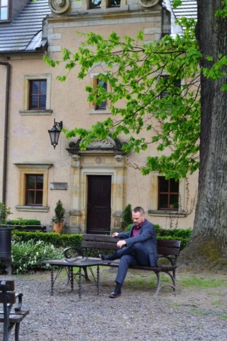 Paweł Małaszyński w Kliczkowie podczas zdjęć do serialu "Komisja morderstw"