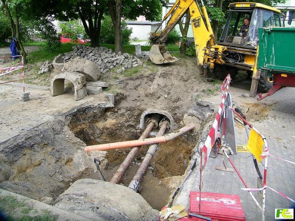 Pełna odkrywka, 3 miejsca rozszczelnienia zabezpieczone opaskami